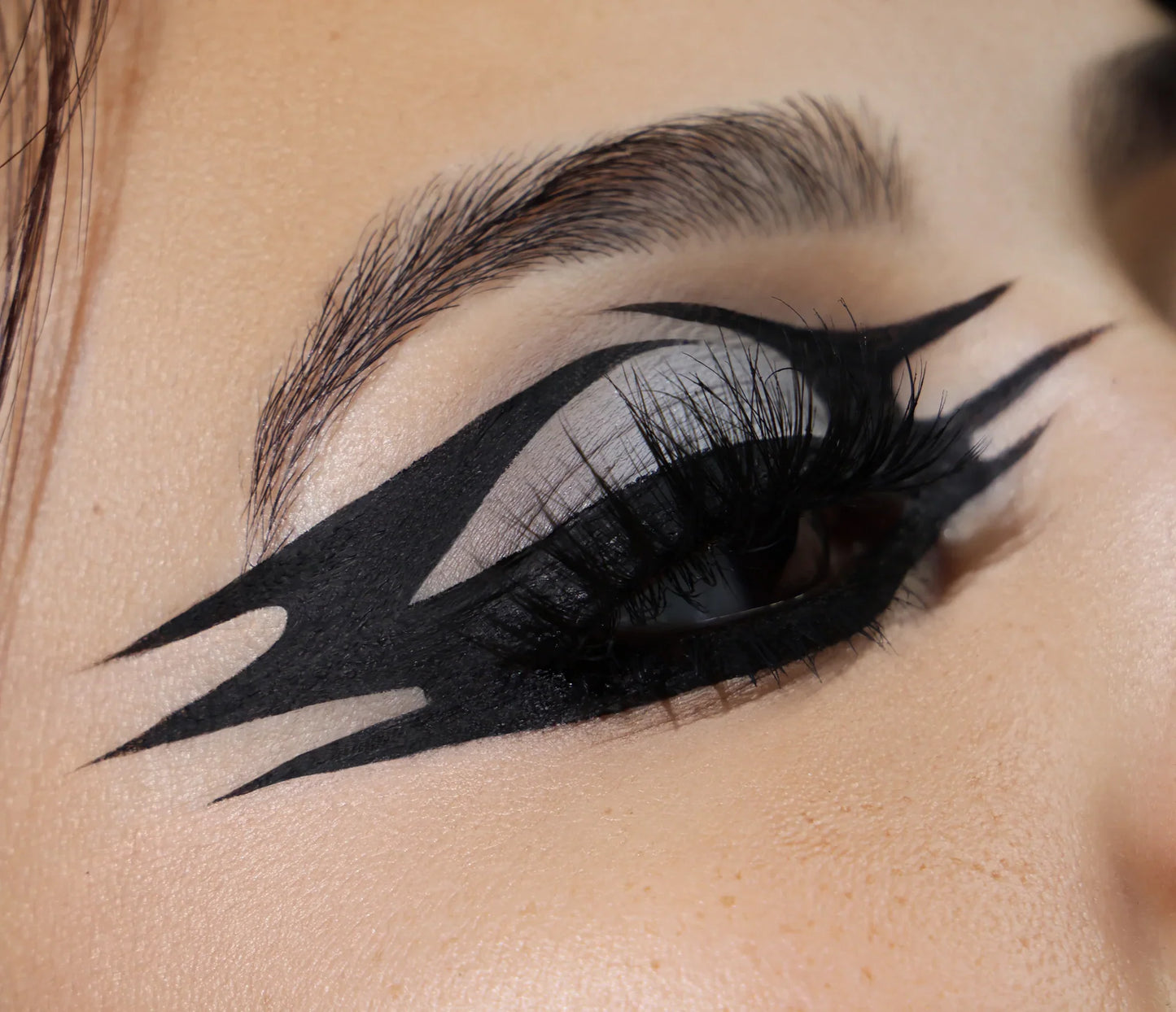Calligrapher Eyeliner | Plumín Delineador de ojos