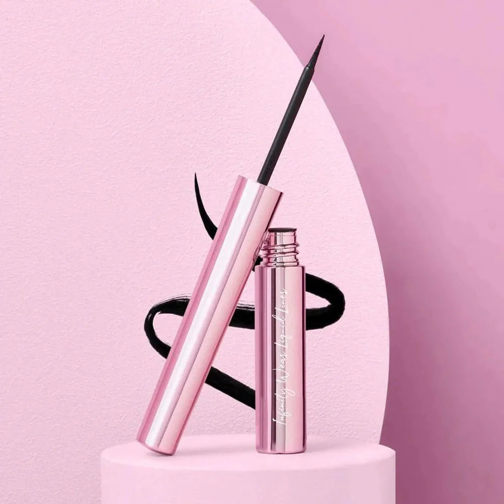 OVERACHIVER liquid liner |Delineador liquido en pincel