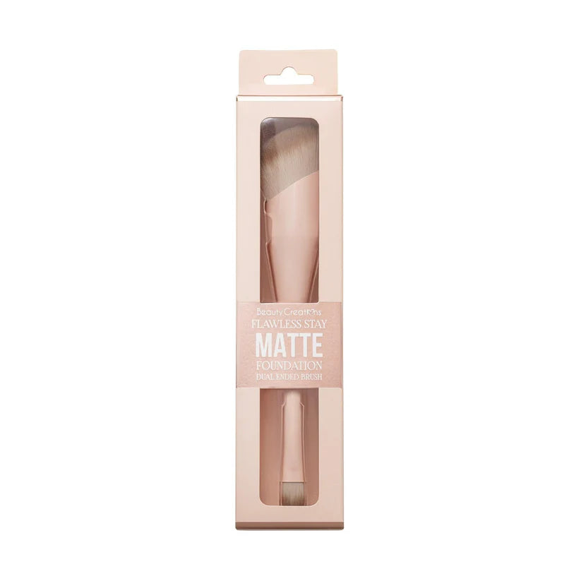 Flawless Stay Matte Foundation Dual Ended Brush  Brocha doble para rostro