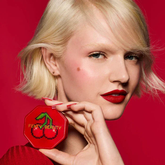 Hot Cheeks Velour Blushlighter | Rubor luminoso en polvo